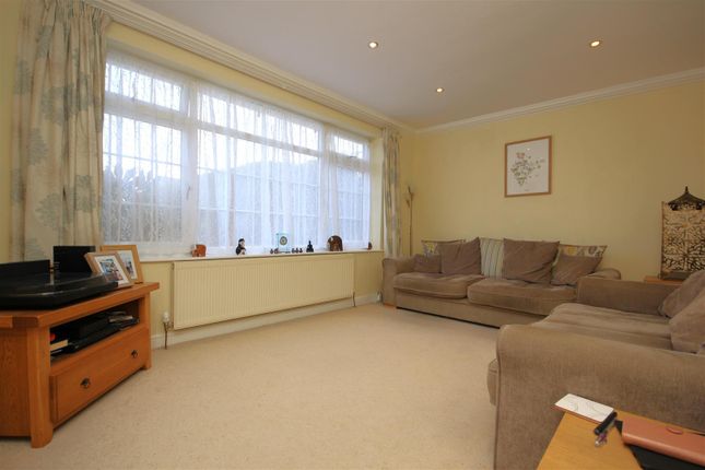 15, Silverdale Grove, Rushden photo 3