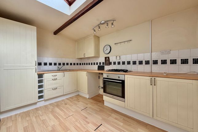 9 School Lane, Wakefield photo 4