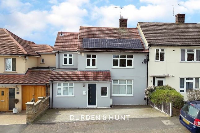 Thumbnail Terraced house for sale in Ladyfields, Loughton