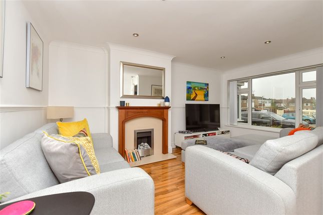 Austin Close, Chatham photo 3