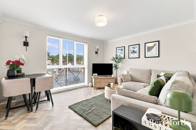 Flat 4, Abraham Court, 2-4, St. Marys Lane, Upminster photo 4