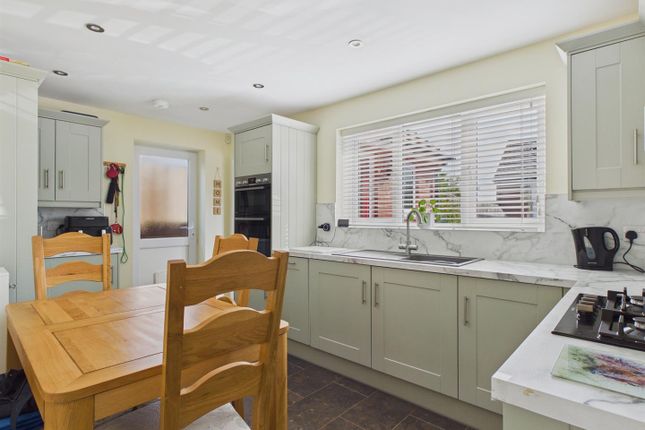 4, Mayfair Close, Malvern photo 3