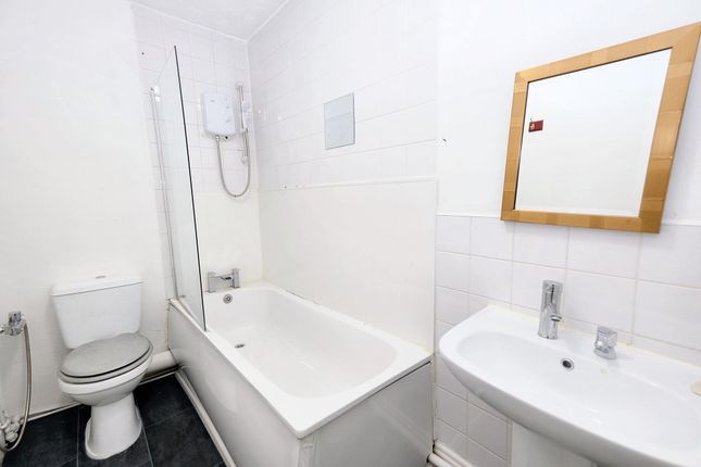 11 Shakespeare Crescent, Manchester photo 4