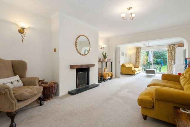 47 Nash Grove Lane, Finchampstead, Berkshire photo 2