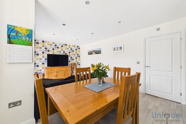 3, Kingfisher Drive, Wesham photo 4