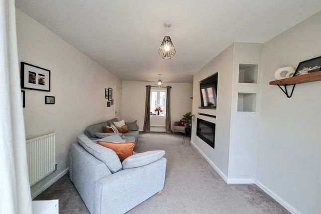 17 Rhodfa'r Celyn, Bridgend photo 2