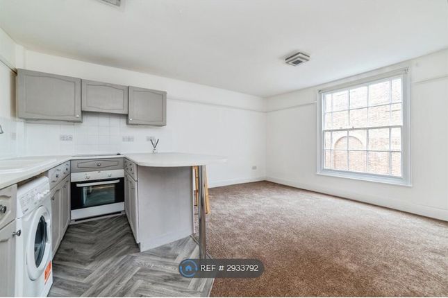 Studio flat on C Honey Lane, Hertford, £1,000/mo