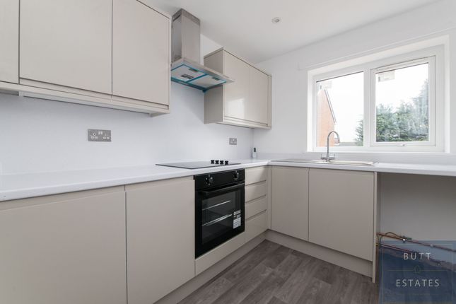 29 Lancelot Road, Exeter photo 2