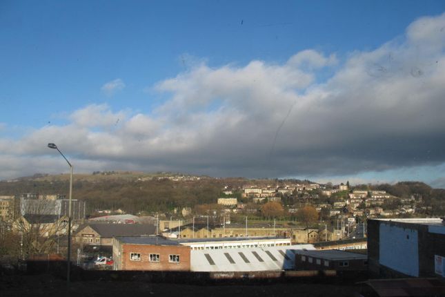 Briggate, West Yorkshire photo 4
