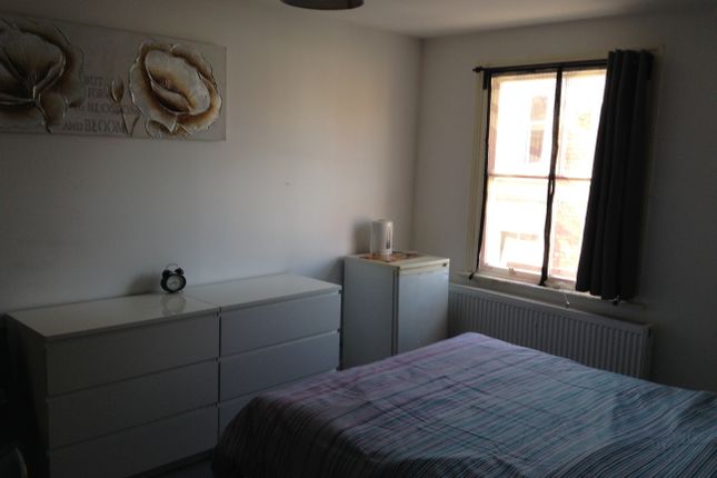 Thumbnail Studio to rent in Cross Street, Willenhall