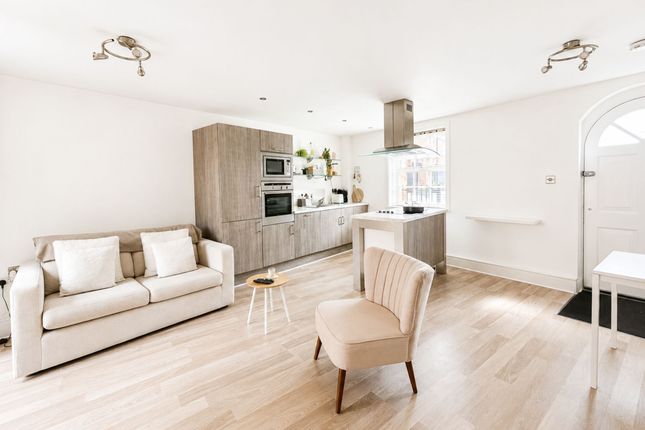 1 Royles Square, Alderley Edge photo 4