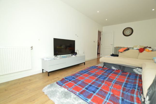 22, Mahindra Way, London photo 4