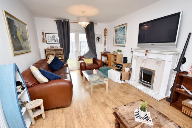 38, Rose Close, Corby photo 2