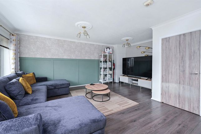 25, Ash Lodge Drive, Ash photo 2