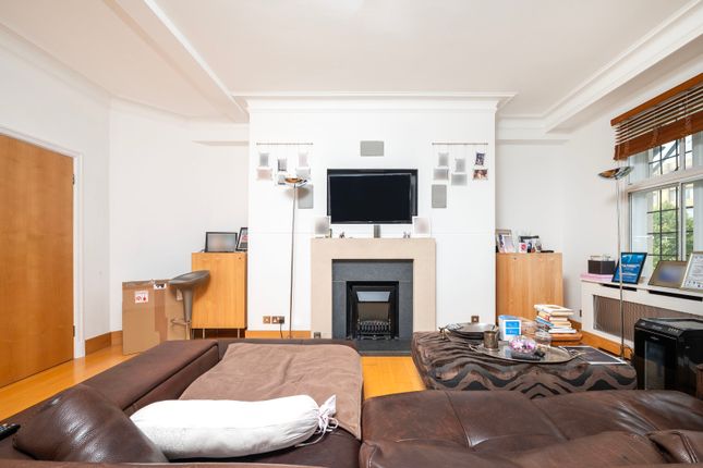 40, Wellington Court, St Johns Wood photo 4