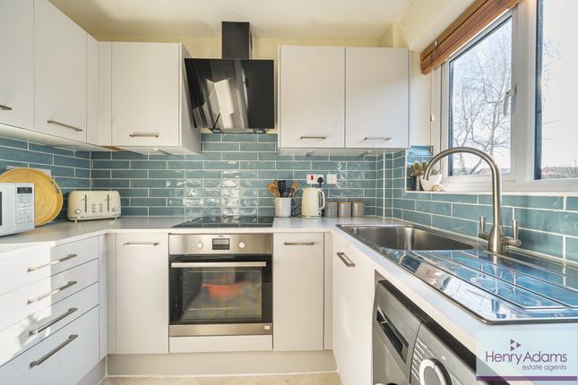 31 Sandringham Road, Petersfield photo 3