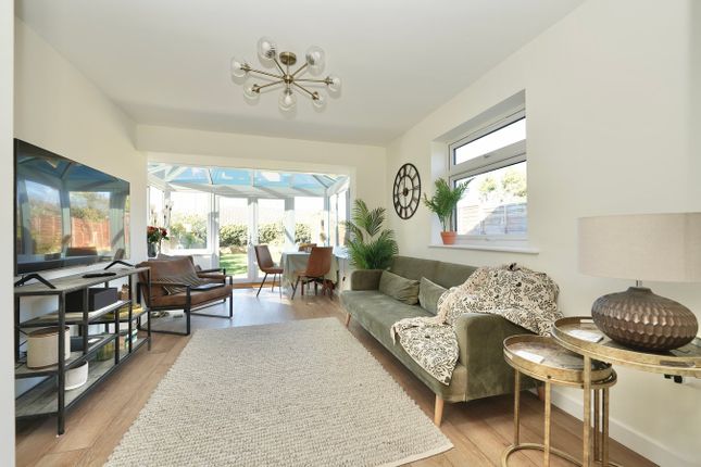 10, Evans Close, Huntingdon photo 2
