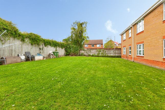 55, Blunden Drive, SLOUGH photo 2