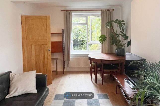 Flat to rent in Highgate, London