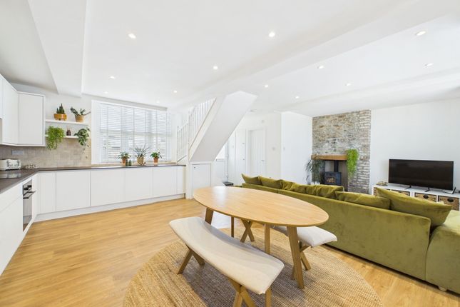 3 Glebe Court, Holsworthy photo 3