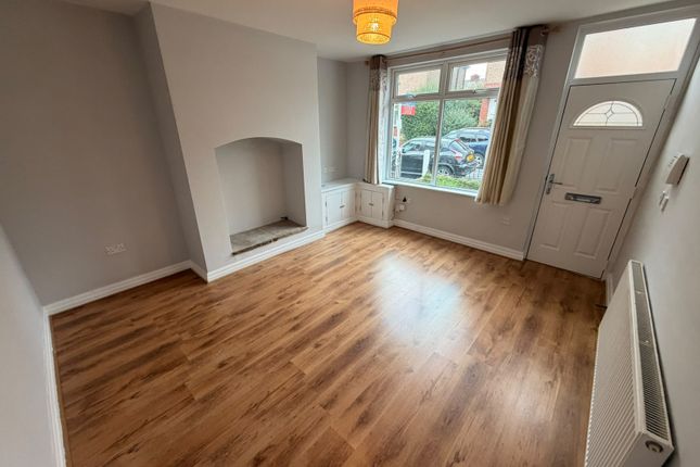 25, Catherine Street West, Bolton photo 2