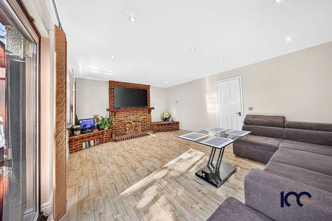 14 Briscoe Road, Basildon photo 3