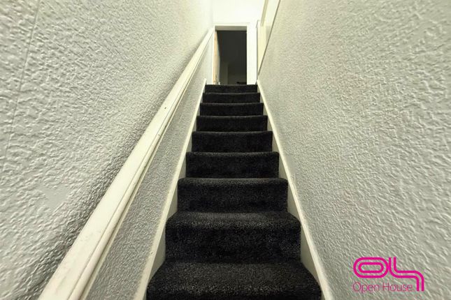 660, Tonge Moor Road, Bolton photo 5