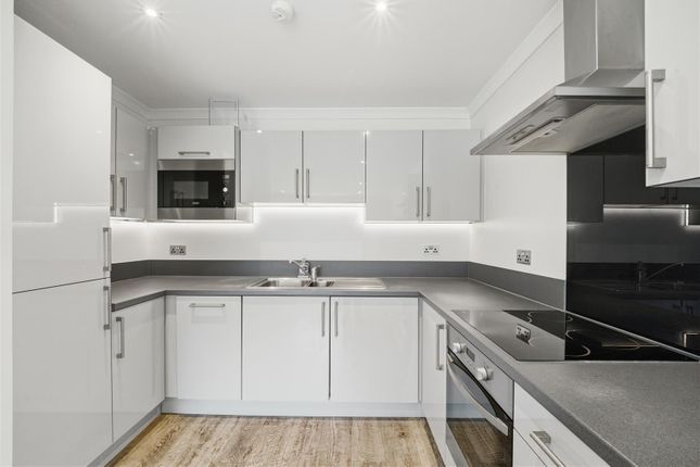 Flat 5, Judds House, Whitby Road, Slough photo 4