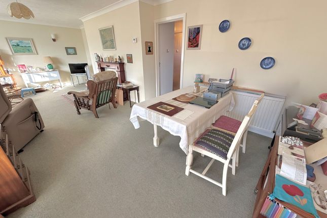 37, Jervis Avenue, Rustington photo 4