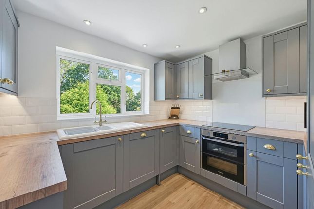 21, Shawley Crescent, Epsom photo 4