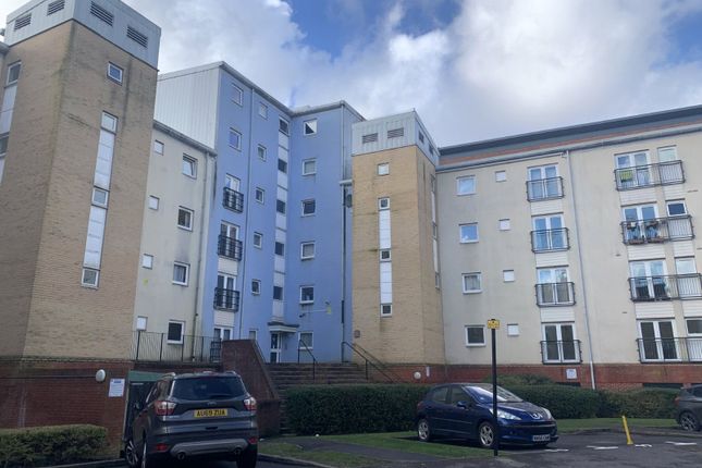 Flat for sale in White Star Place, Southampton, Hampshire
