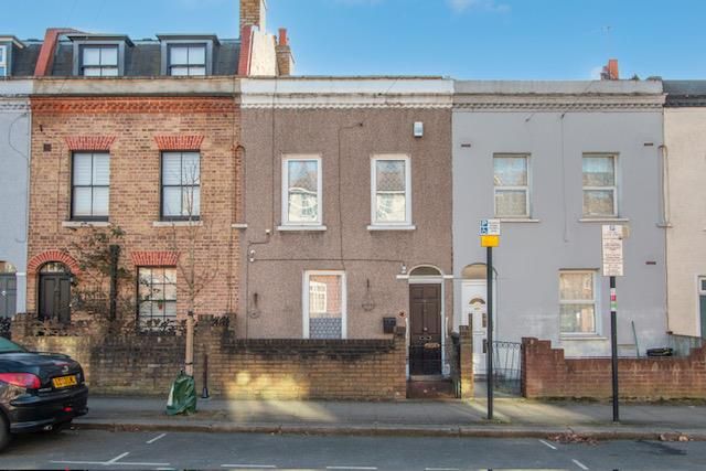 Thumbnail Property for sale in Fountain Road, London