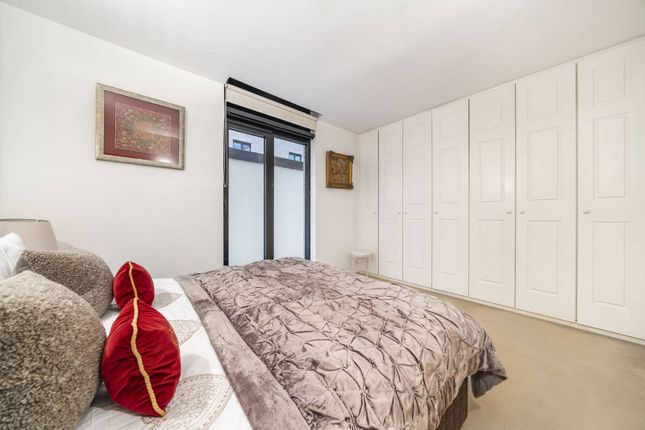 Flat to rent in Cromwell Road, South Kensington, London