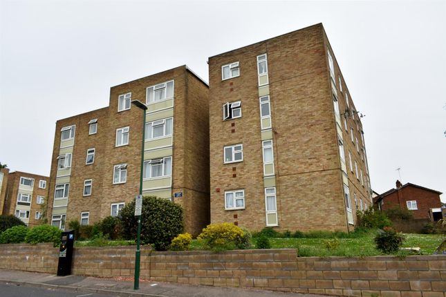 Flat to rent in Thicket Road, Sutton