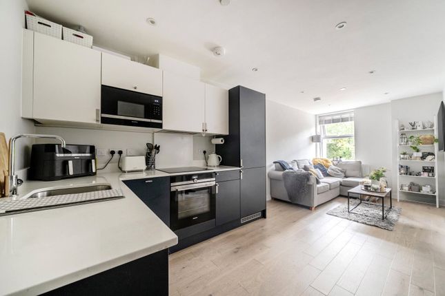Flat 14, Nexus,, Gogmore Lane, Chertsey photo 4