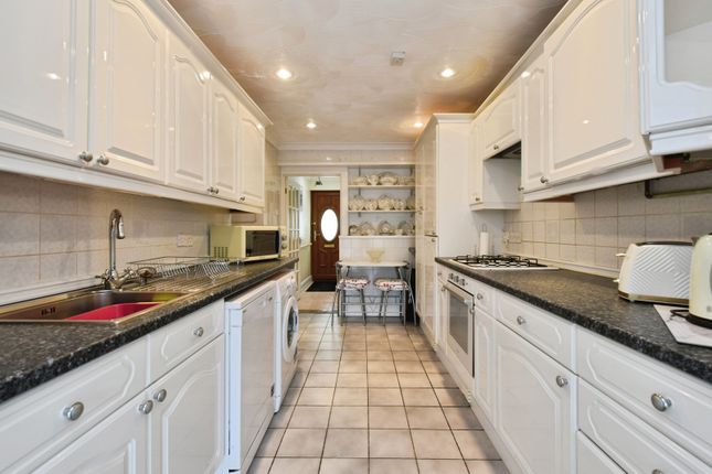 135, Heol Y Gors, Ammanford photo 3