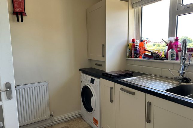 24, Farrant Close, Taunton photo 3