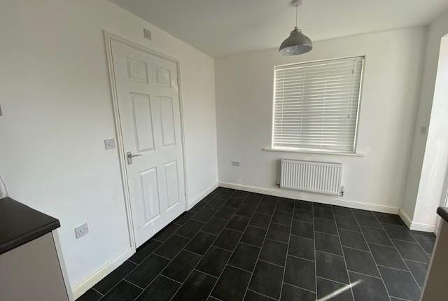 40, Pickhills Grove, ROTHERHAM photo 4