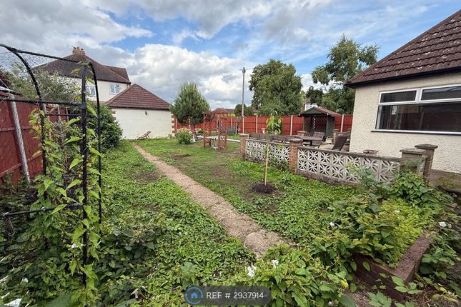Clayton Road, Chessington, London photo 2