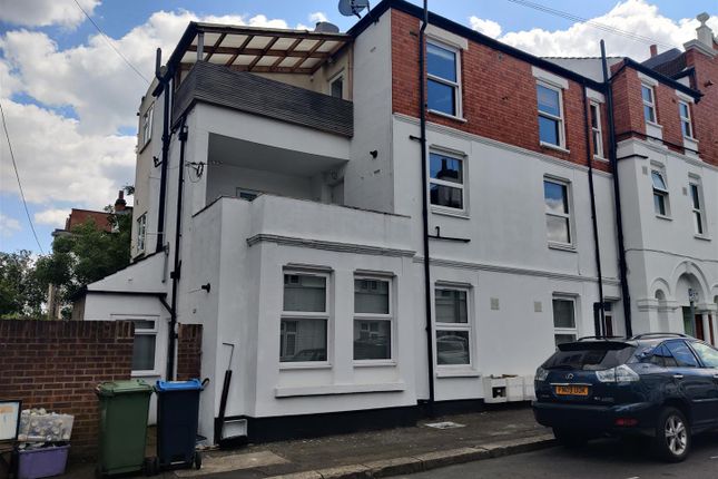 Thumbnail Flat to rent in Grenfell Road, Mitcham