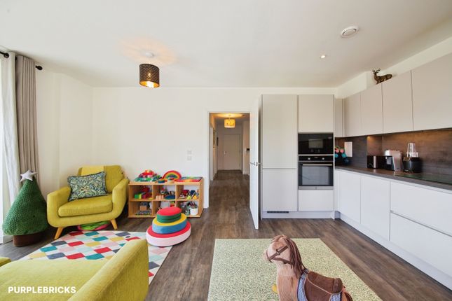 Flat 9/Aphrodite Court, 15 Dollis Valley Drive, Barnet photo 4