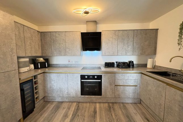 15, Taylforth Close, Walton photo 2