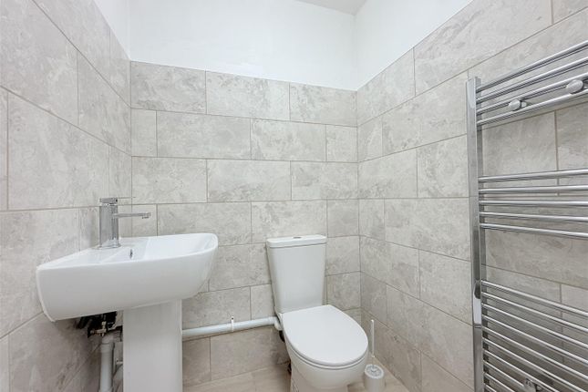 Elm Tree Drive, Dukinfield photo 4