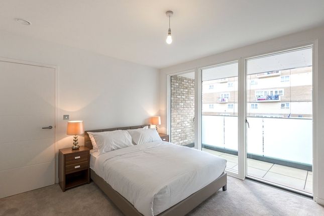 Flat for sale in Cambridge Avenue, Kilburn Park