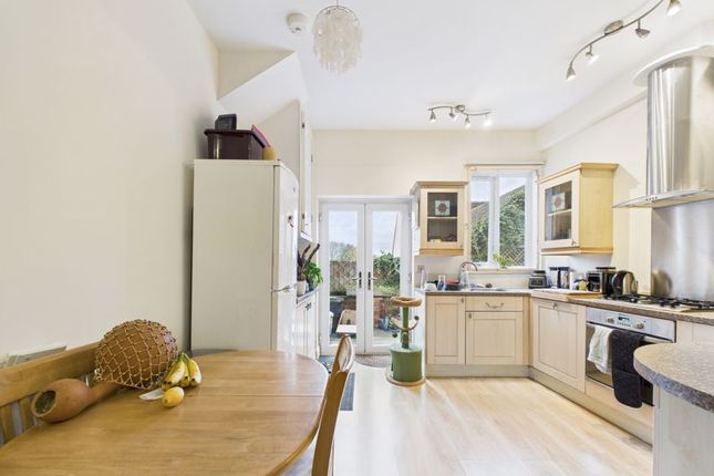 5, Elgin Court, Stonehouse photo 3