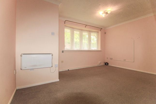 Turnberry Court, Watford photo 3