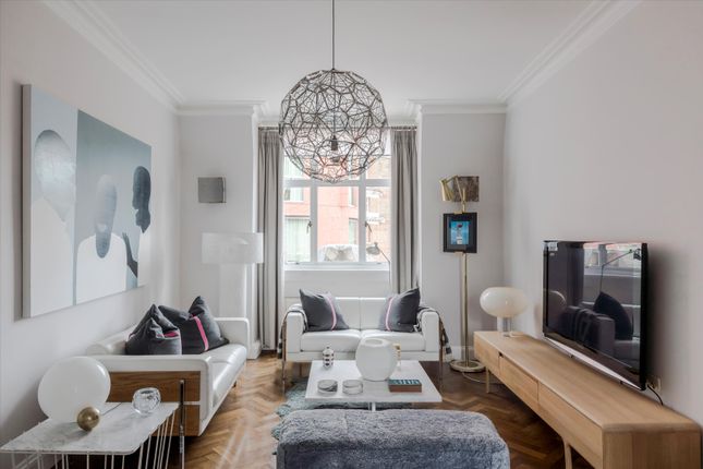 Thumbnail Flat for sale in Buckingham Gate, London