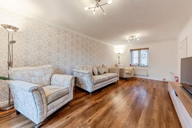 10, Scarsdale Way, Grantham photo 3