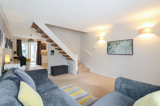 19, Naldrett Close, Horsham photo 4