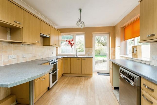 14, The Warren, Buckinghamshire photo 2